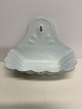 Vintage Style White Enamel Wall-Mount Soap Dish Scalloped Edge